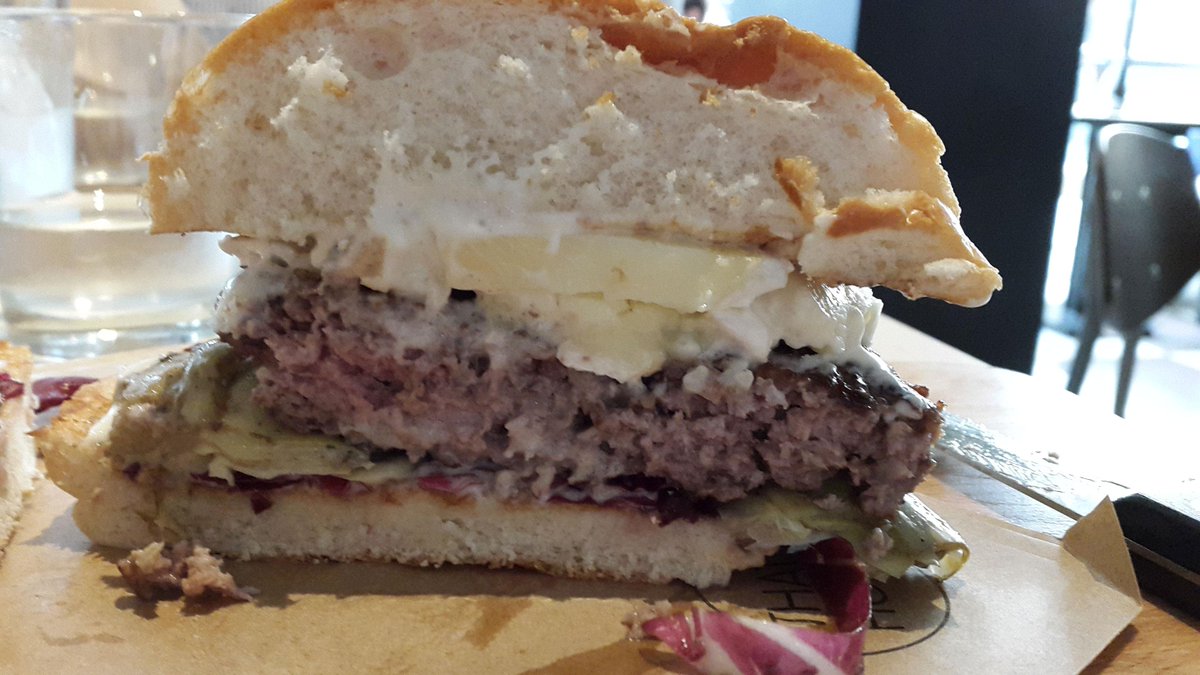 HamHolyBurgerUK's tweet photo. We've been awarded 9/10 by @HamburgerMe! Delighted &amp; vpleased you enjoyed our Piedmontese beef http://t.co/4IIax5W3QP http://t.co/26g8ByXtWE
