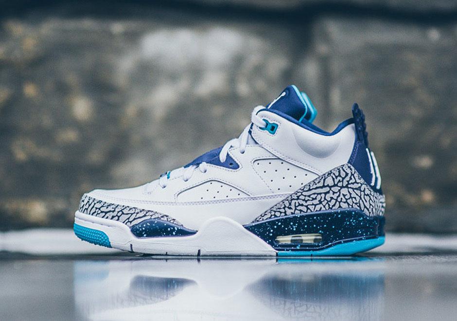 SneakerShouts's tweet image. The Jordan Sons of Mars Low "Hornets" are NOW available!  
Men - bit.ly/1G4CmJK
GS - bit.ly/1G4CoRY