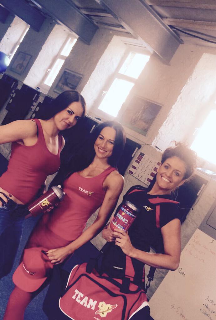 CarlyYuePT's tweet photo. #TeamCT @BSNsupps_UK #sampling @lifestudio0 #BSN #gym #girlswholift #StrongNotSkinny #StrongWomen #gains #PUSH ❤️👭😘 http://t.co/ryfNyuusHo