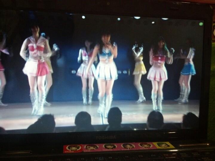 usus14jari's tweet photo. Yah.. RT @TnmjaRsk03: Ya GAK lah!! "Infonya48: Tim J akan bawain Setlist Theater no Megami, seifukunya kek gini gak http://t.co/ZzuZL0YSls"