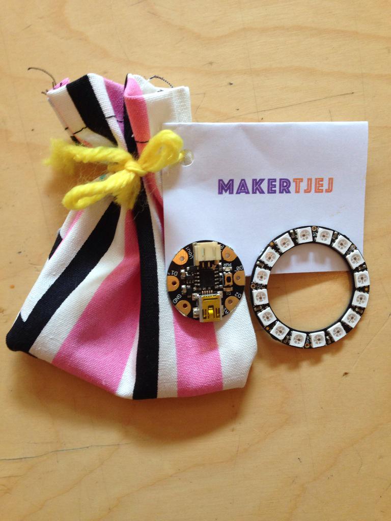 Makertjej's tweet photo. This is how magic happens at #makertjej workshop #teklafestival #gemma #neopixelring http://t.co/ZIMWfONlIE