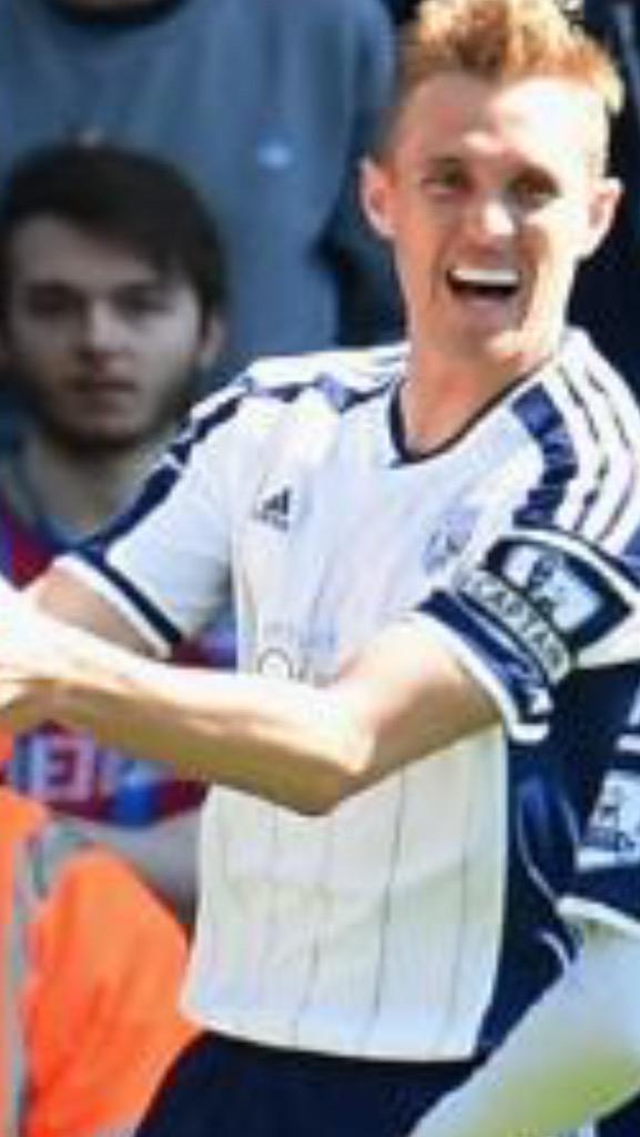 SayersBHAFC's tweet photo. Contrasting emotions 😂😂😂😂😂 http://t.co/sh1F1cNyvK