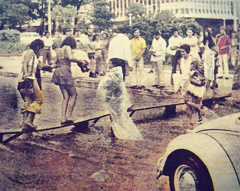 manduarapy's tweet photo. Día lluvioso en Asunción, año 1974, Palma y Nstra Sra de la Asunción archivo de @Fotos_Py http://t.co/e6UTyy5MTV