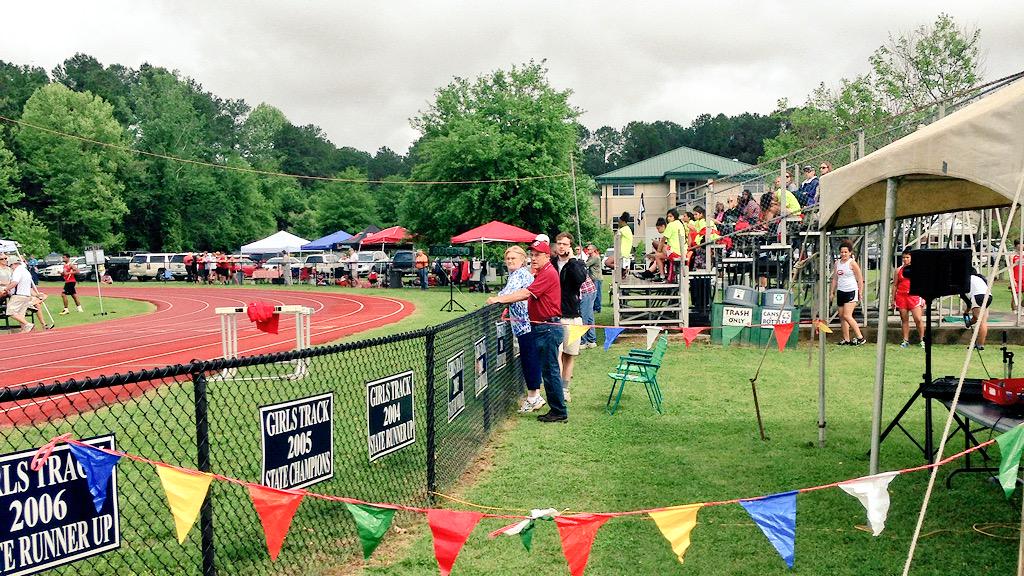 AthleticsHHES's tweet photo. Great crowd on hand here for the Woodward Invitational! #HighlanderTrack http://t.co/82ukoX6e6n