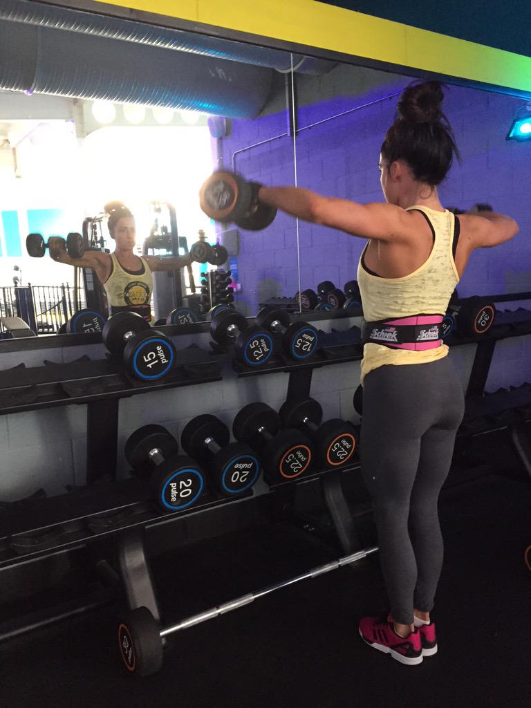 EllyPrincess90's tweet photo. Pumping these shoulders back ready for @BodyPowerExpo 4weeks to go💪 @ShowGirlFitness @Bigmantraps #usnclassic #UKBFF http://t.co/Gbmxqg9Jns