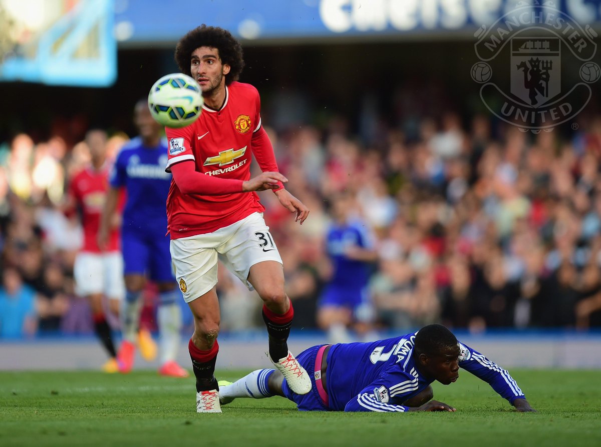 ManUtd's tweet photo. HT: Chelsea 1 United 0. Hazard's goal separates the sides but the Reds have looked good for long periods. #mufclive http://t.co/YBQl6P7vNq
