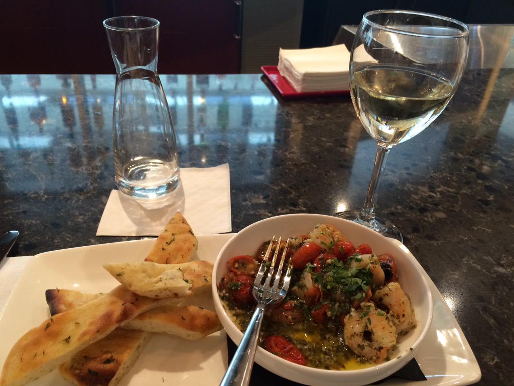 teachlovelearn's tweet photo. Congrats @CHEF_LYNN on #hearth! A great way to pass time at #yyz #sizzlingshrimp http://t.co/lMI8CpnyKT