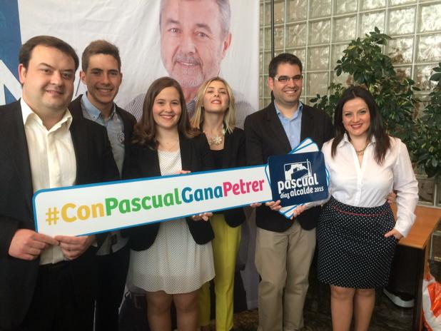 maria13romero's tweet photo. Los jóvenes de @nnggPetrer que están en las listas del @PP_Petrer #ConPascualGanaPetrer @pascualdiazamat http://t.co/BK2fwpu4eN