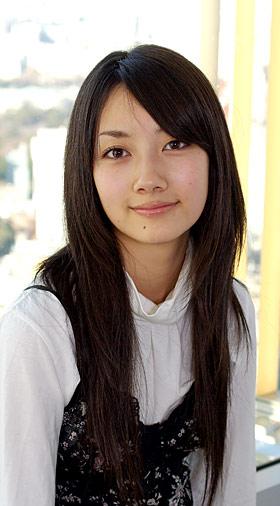 五百蔵 容 Moyesbot モデルでブレイクしたのはロング時であの時分も好きだったのですが 役者としてはロング だと香椎由宇や千明様に佇まいで後れをとるんですよね ぼくもショートにして大正解だったと思います