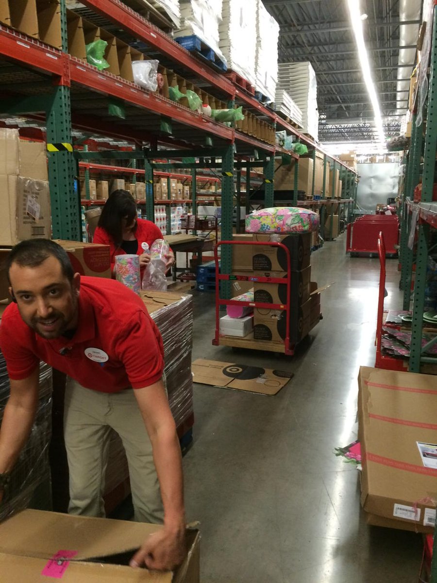 BeckyHasik's tweet photo. #T2520 Lilly de-trashing party!!! @DForbes360 @JenniferTGT http://t.co/k55sqCzGzT