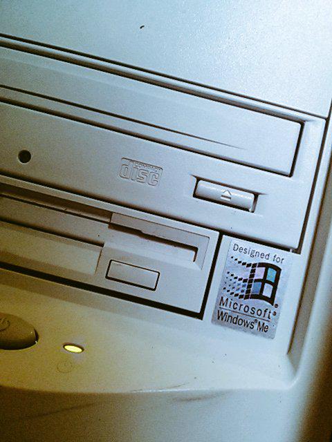 StarrySoulStorm's tweet image. breathing life into this old beast today .. 

#WindowsME #LinuxToTheRescue #SurprisinglyFast #geek