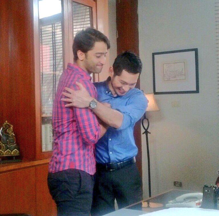 mamtaph's tweet photo. @Shaheer_S with #evansaders in his new show #cintadilangittajmahal on @whatsonANTV http://t.co/CavQjgJxrt