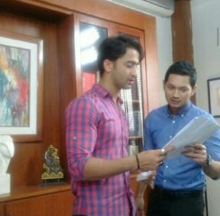mamtaph's tweet photo. @Shaheer_S with #evansaders in his new show #cintadilangittajmahal on @whatsonANTV http://t.co/CavQjgJxrt