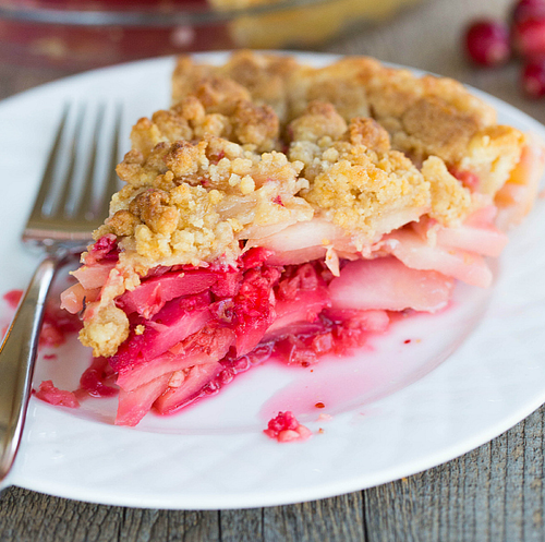 tbhimhungry's tweet photo. Apple crumbled pie http://t.co/fOHMYcC9Ep