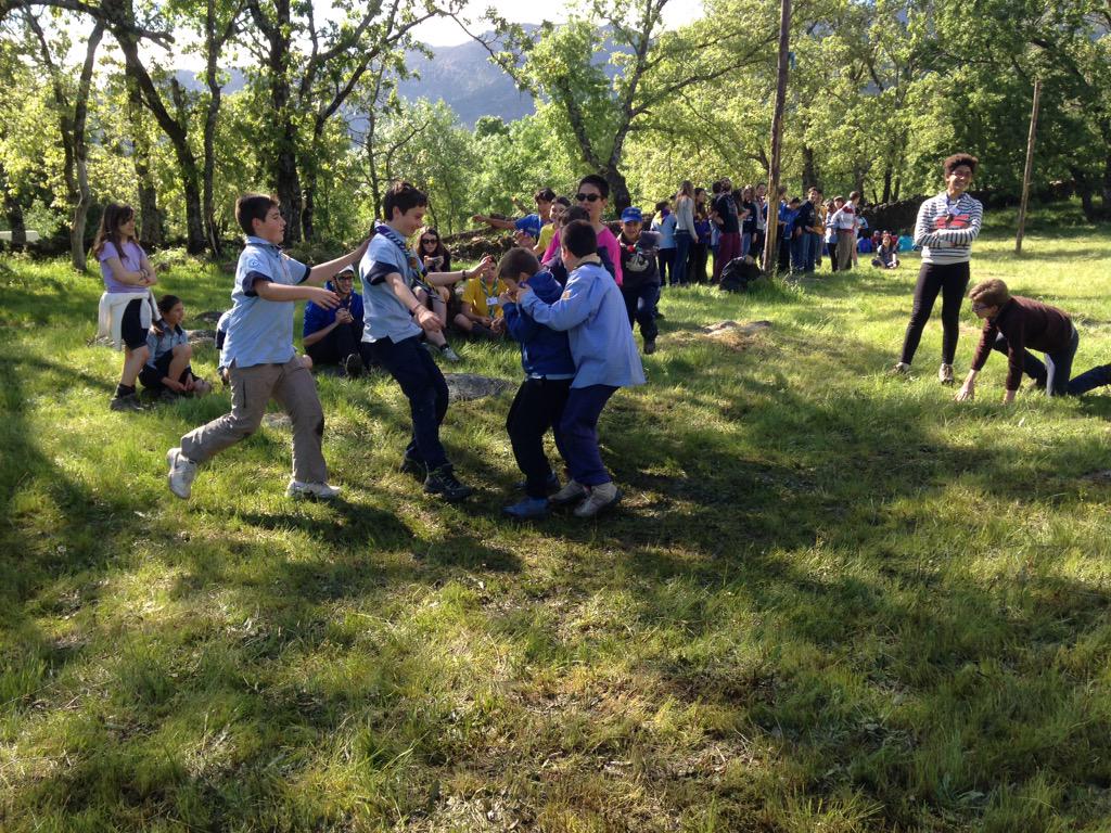 scouts_edm's tweet photo. Hoy las tropas aprenden los derechos de la infancia #intersEdM #InterTropas http://t.co/DP7xViBmjX