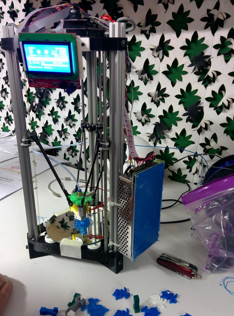 alex82y's tweet image. Una stampante 3d fatta in casa da uno dei mentor del coderdojo milano, micidiale. #coderdojomi @CoderDojoMi