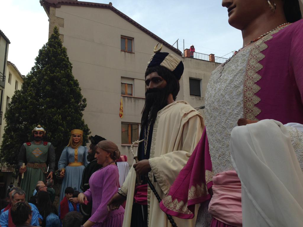 GegantsdeReus's tweet image. Ja som a #capellades a la primera sortida de l&apos;any! #vitxets #moros #115anys @gegantskp