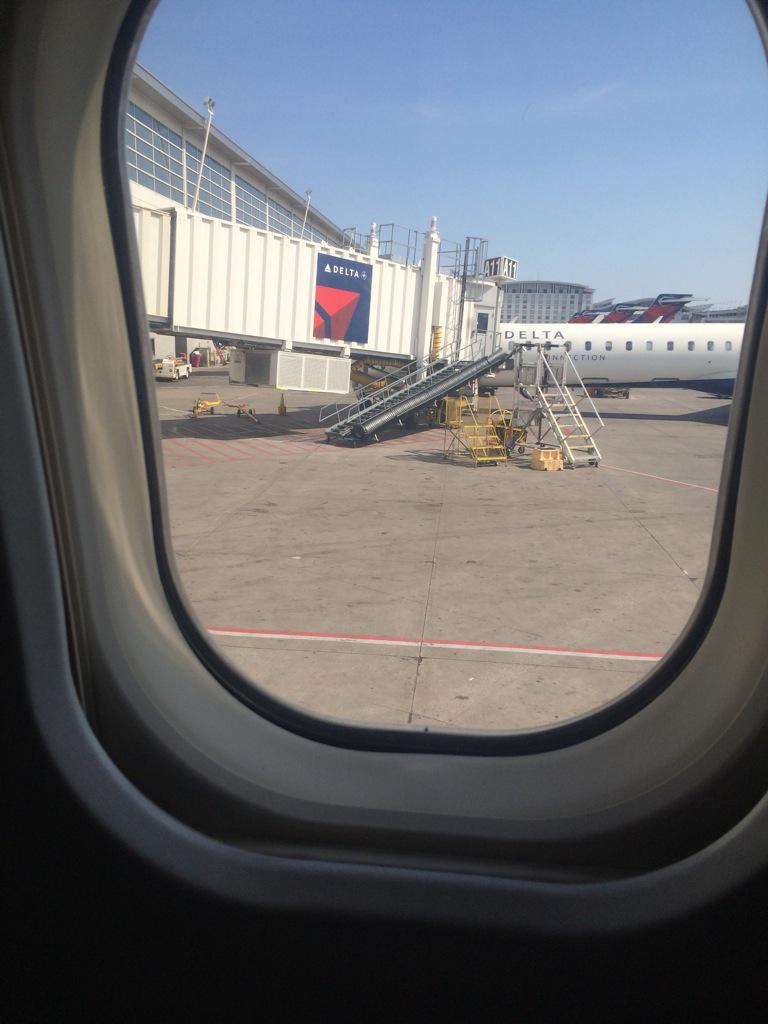 Jamie_Edmonds's tweet photo. Trying. To. Get. To. Tampa. #delays #3planes #nopilots don't drop the puck yet @DetroitRedWings!@Local4Sports http://t.co/J6myBqDDo4
