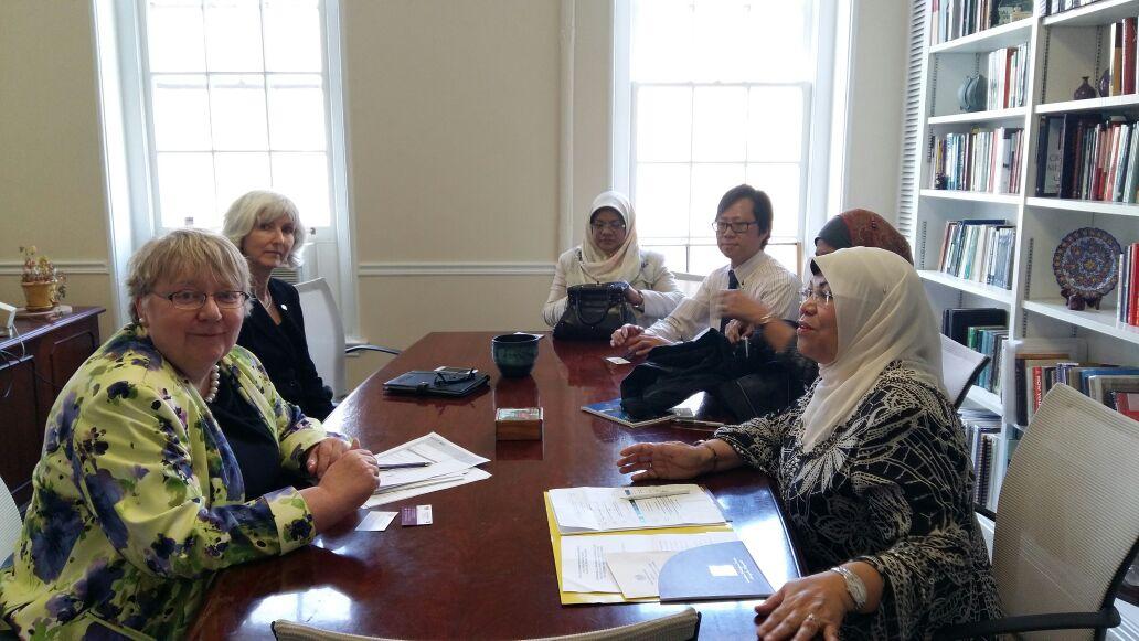 hjhrohanikarim's tweet photo. Mesyuarat brsama Pamela Benoit, Executive Vice President &amp; Provost, University of Ohio. http://t.co/23xtYdR6kw
