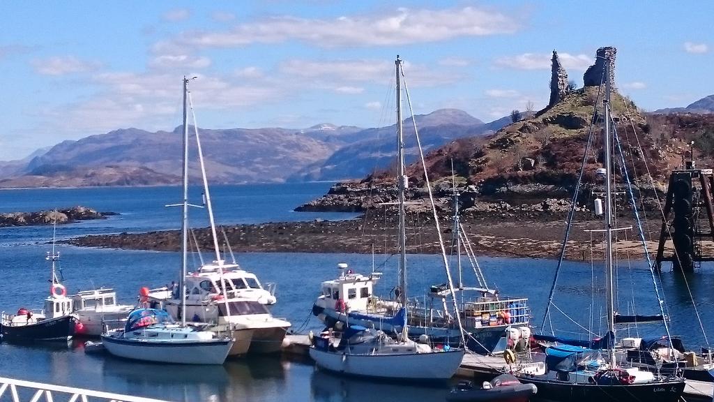highlandguide's tweet photo. Took a trip on the Seaprobe Atlantis glass bottomed boat from #Skye today. Photos and blog soon. #highlandsweek http://t.co/7PUeeqGmD3
