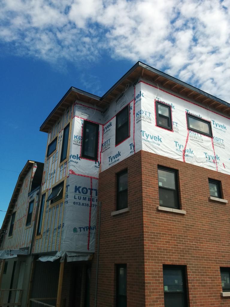 MyPicondo's tweet photo. Our condo is looking great! Come see it today at 336 Ste. Cecile in @Quartier_Vanier #Ottawa from 2-4pm http://t.co/kr03vhi1T0