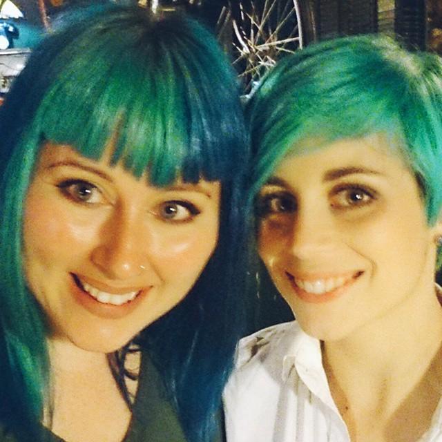 _MariaJosePerez's tweet photo. Nos llaman hermanas de pelo 😂 Qué alegría encontrar en #SHMMadrid a una belleza peliazul c… http://t.co/DrwPPfYqUm http://t.co/wKYVFghhOl