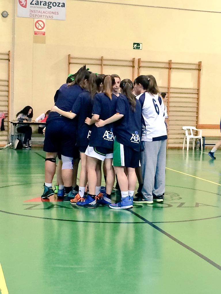 Adaagzgz's tweet photo. Todo preparado para que el Junior Femenino empiece la Final Four ante @CNHeliosBasket suerte chicas!! #AupaAAG http://t.co/xdgk3X7SnU