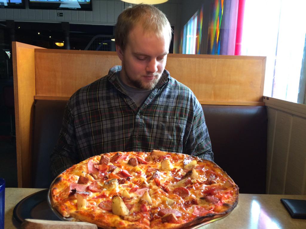 Tanner_Ripley's tweet photo. @TonsOtaters -- #pizzafordays #montanamanpizza http://t.co/Std5CZCuPj