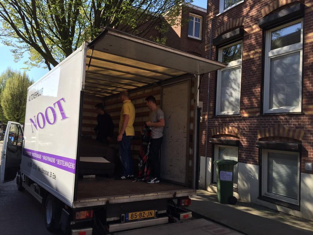 Er wordt vandaag druk verhuisd met de bestelwagens van Noot. Een verhuiswagen nodig? Kijk op noot.nl!