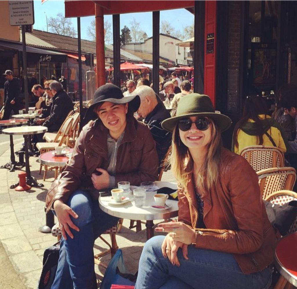 BirceFan2's tweet photo. Antikacıları talan edince kahve molası !..😍😍 @aakalay #loveparis http://t.co/vvHxVggOmx