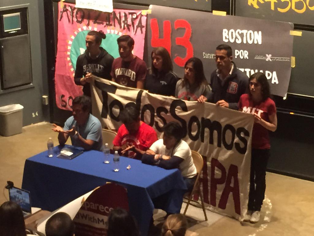 GuillermoJGarci's tweet photo. Estudiantes mexicanos de BU,Harvard,Tufts,Berkley,MIT rodeando a los padres de los 43 normalistas #43Boston http://t.co/YlieZLvyol