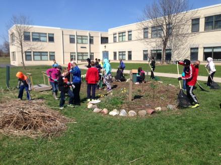 Swanson_SDE's tweet photo. Swanson 5th graders cleaning up our Butterfly Garden! Community and culture on a Saturday. Thx #CARINGgroup and GMS! http://t.co/Vpq61l9Cwn
