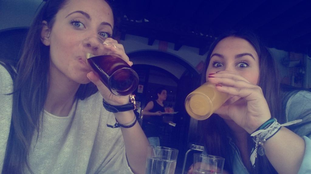 sandra17rodri's tweet photo. Quien tiene un amigo tiene un tesoro, gracias por tanto 😘😘😘💕 @encarninavarroC http://t.co/8KSxX6hWMh