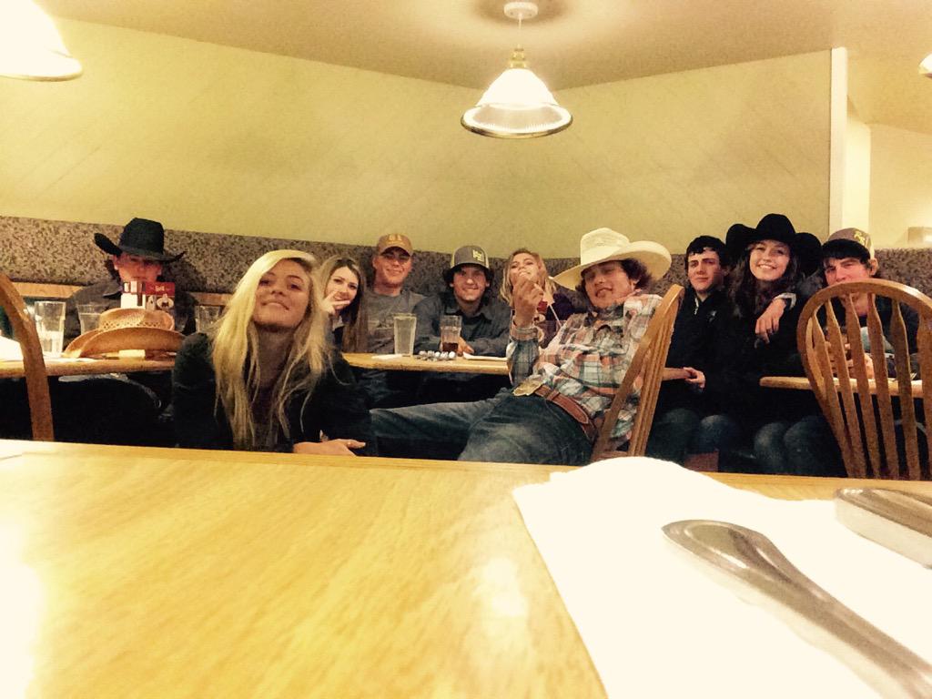 Randi_beth36's tweet image. Squad 😎💁🏼😜 #redbluffroundup