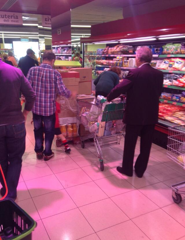 Dirk_MB's tweet photo. @Mercadona imágenes comunes en tienda, ruego por favor solucionen el problema. http://t.co/B1WgvHGnnA