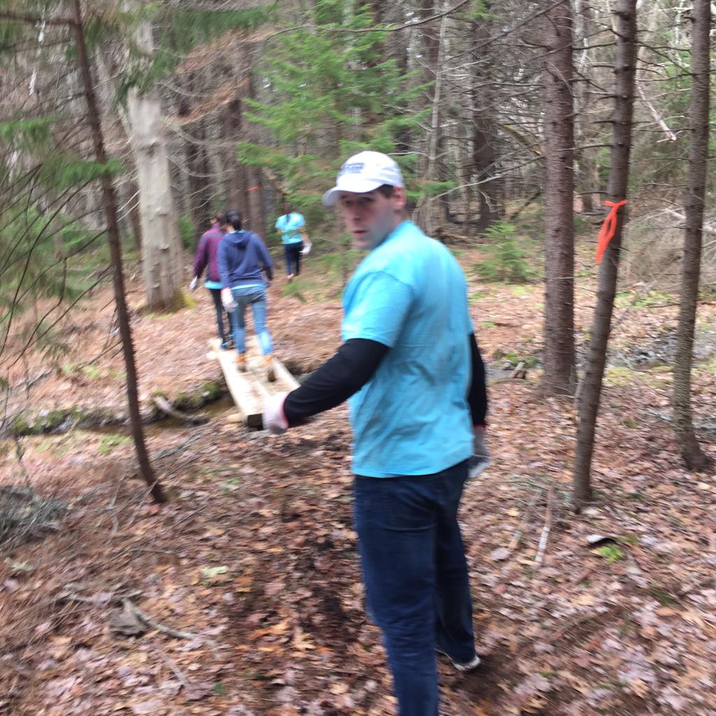 elliot_borden's tweet photo. Great day to do some community service with @jacklucy73 #SpringServiceDay #GettingAWorkoutInAtTheSameTime http://t.co/u4iU9xTVZM