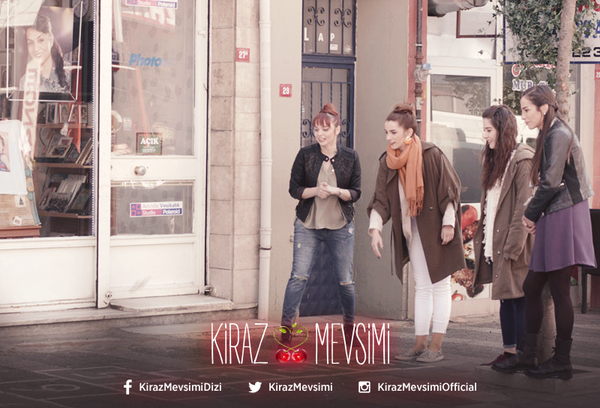 kirrazzmevsimi's tweet photo. Seksek oyununu bilmeyen var mı? Kızları eski günlerine döndüren sebep ne olabilir? #KirazMevsimi http://t.co/tXVV2nnRFQ