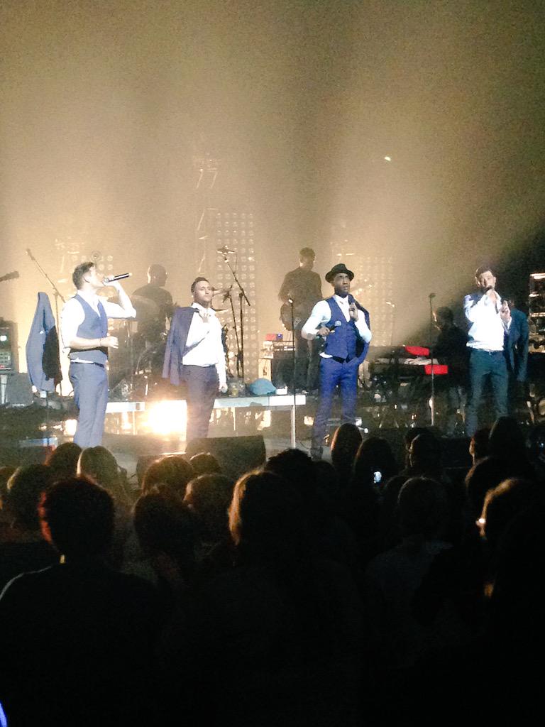 SaffronBurton's tweet photo. One of the best blue tour by far , amazing Jaz band too @officialblue @MrDuncanJames @simonwebbe1 @AntonyCosta http://t.co/TnJV767xeJ