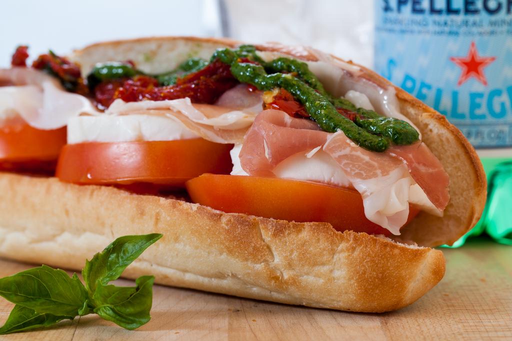 JPphotoGuy's tweet photo. San Daniel Proscuitto buffalo mozzarella and roma tomato with pesto.#foodporn #shutterstyles #ImHungry http://t.co/co30t31mOG