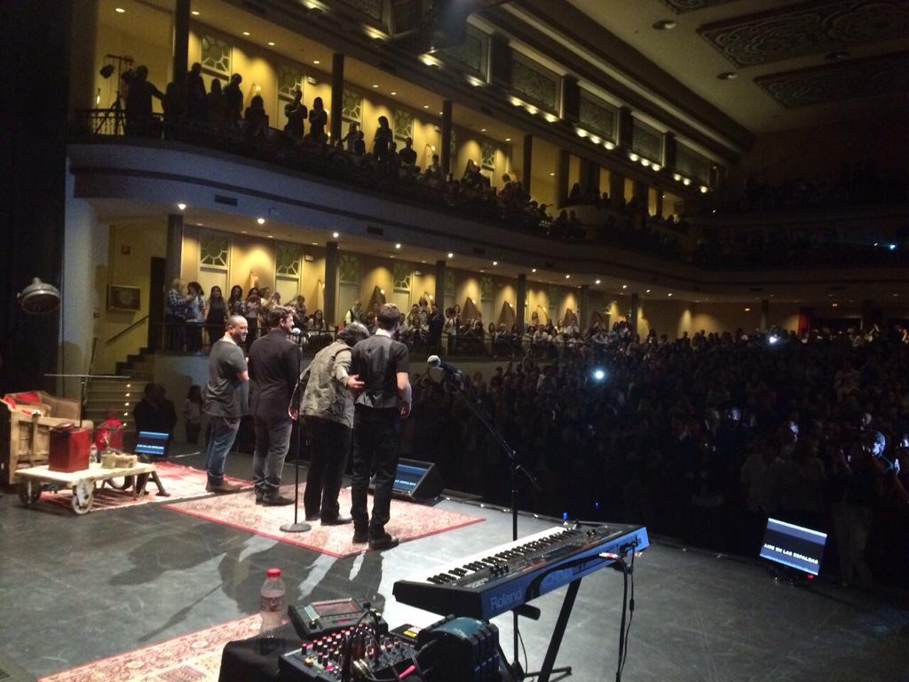 antoniorozco's tweet photo. Gracias por esta noche, gracias por colaborar con @Ass_Somnis y buenas noches a tod@s!!#EquipoAO http://t.co/r4EOMkwe7J