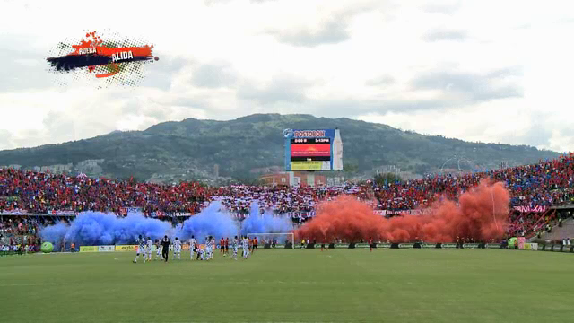 ColorDeLaPasion's tweet photo. Bombas y una bandera gigante también hicieron parte del carnaval #ColorDeLaPasion http://t.co/KTCrOtjzjG