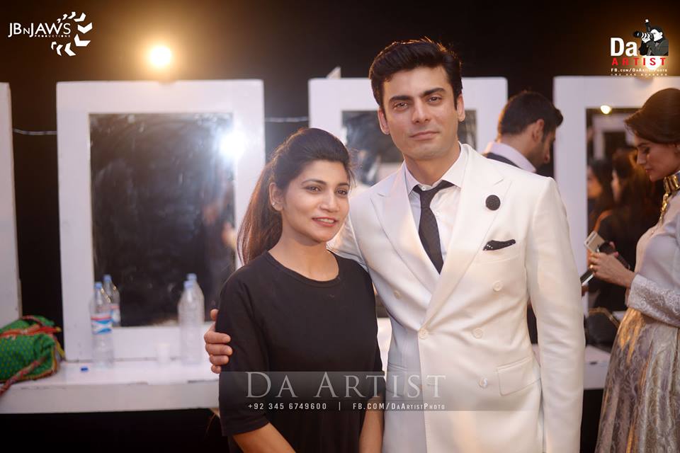 Gurpreet483kaur's tweet photo. "@HASNAAmoon: #FawadKhan at Samsung 6 Launch. (1)
#S6Launch http://t.co/y8TrHaz4th" 😍😍😍😍