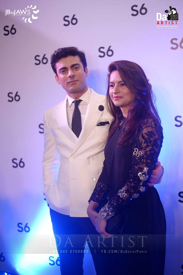 Gurpreet483kaur's tweet photo. "@HASNAAmoon: #FawadKhan at Samsung 6 Launch. (2)
#S6Launch http://t.co/bzCGdoJktQ" smarty couple 👌👌