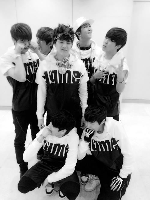 DannaPoSh's tweet photo. Todo lo que quiero es verlos ♥ #TheRedBulletInChile @BTS_twt http://t.co/05JJxCfoe8