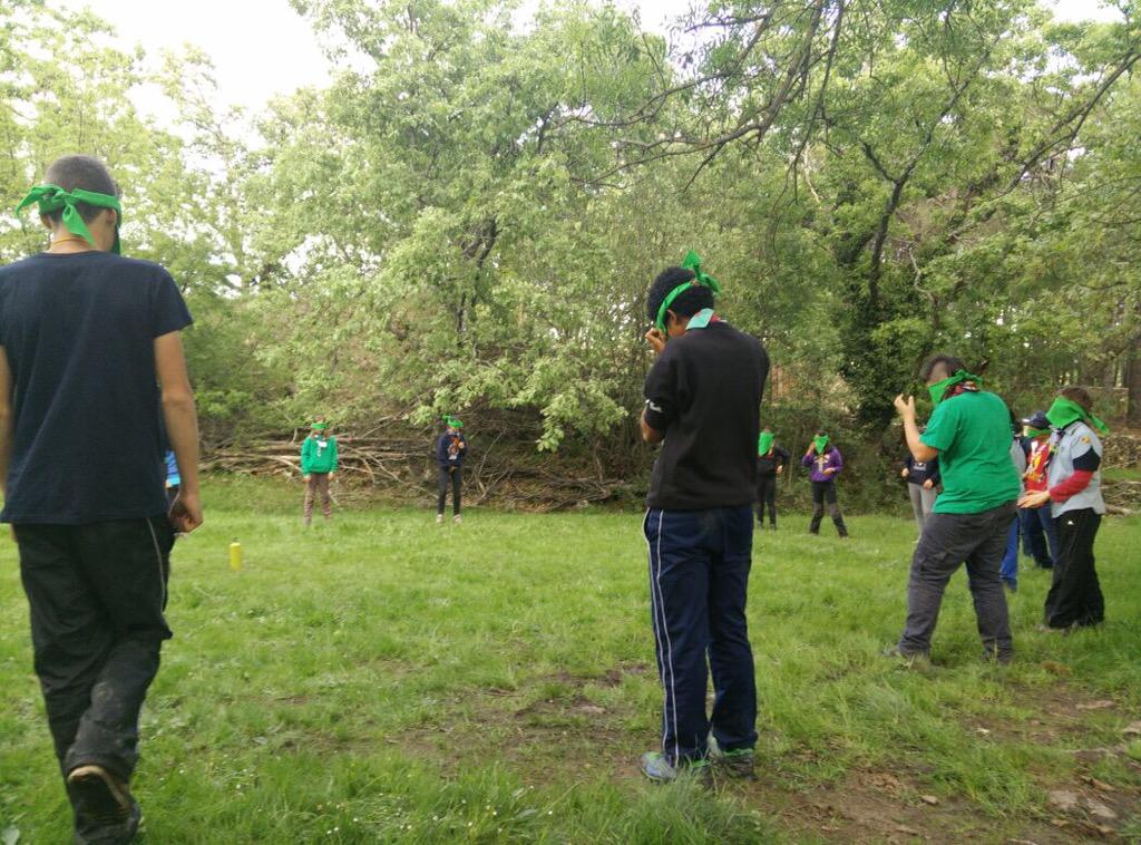 scouts_edm's tweet photo. Estrenando las pañoletas de #InterTropas #intersEdM http://t.co/pcASZBf3AQ