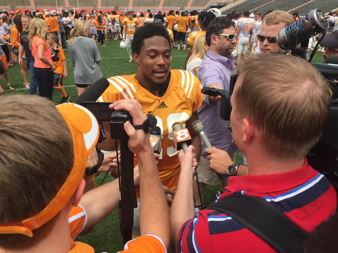 Vol_Football's tweet photo. EVAN BERRY: The students really for us going! It was awesome to have them here with use. #StudentPractice15 http://t.co/lqHAqbVxOc