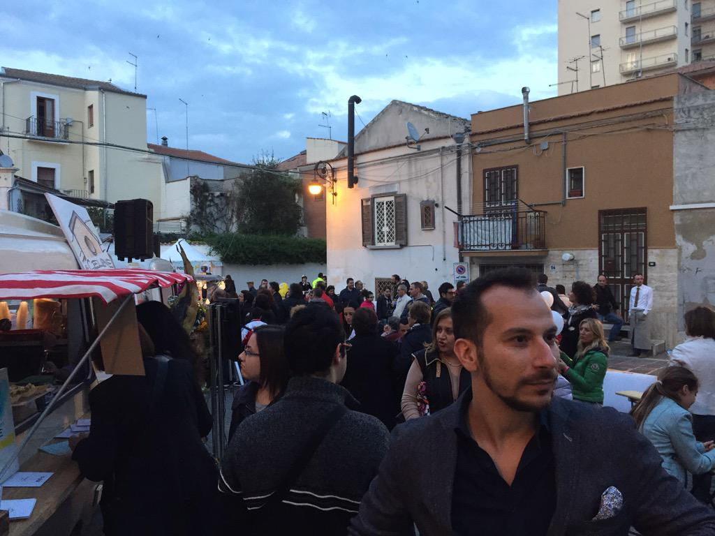 qimcel's tweet photo. 店長と共に待ちしておりまーす🍸🍸🍸#libando15 #foggia http://t.co/lFMOozEyNQ