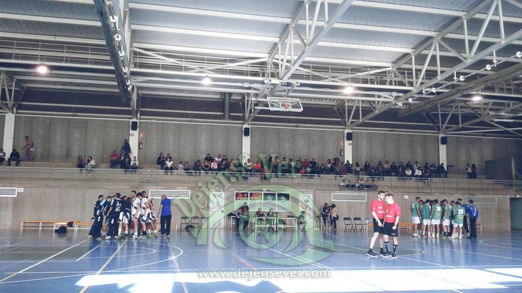 javi_agache's tweet photo. Descanso .@BalonmanoTF 12-10 #BalonmanoIngenio  @DejenseVer #DejenseVerDeportes http://t.co/vqr9IRuVQZ