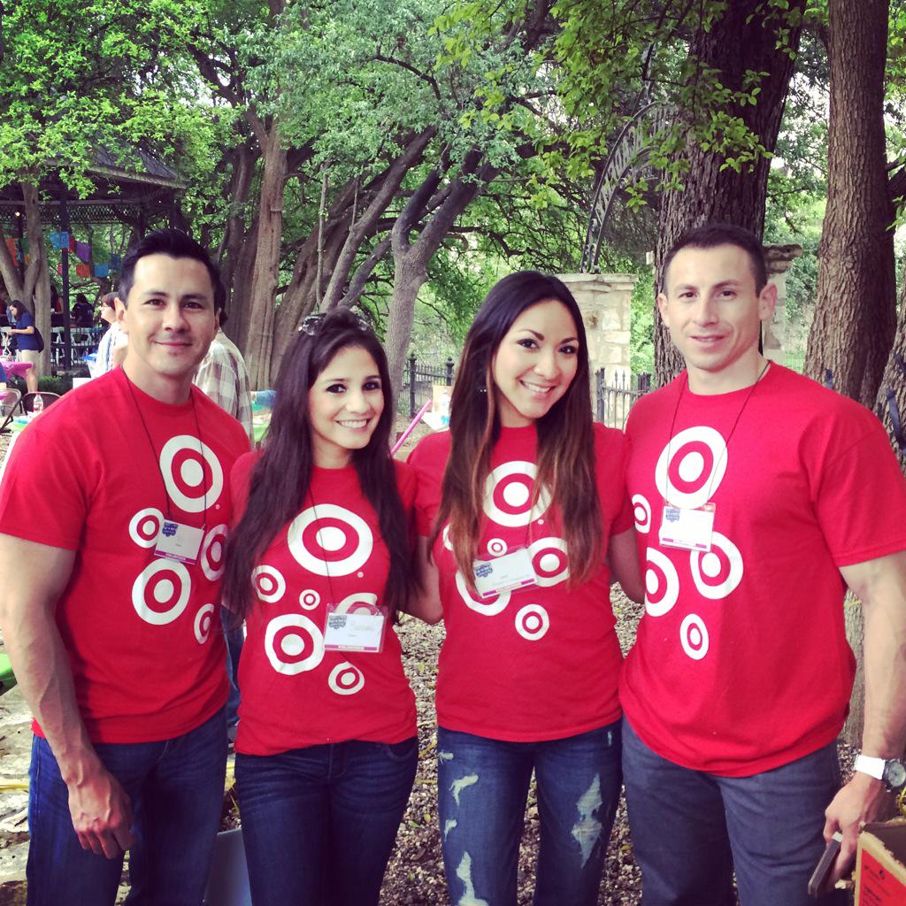 Crystal58932284's tweet photo. So much fun today giving back at the Fiesta Arts Fair! @MarkNelsonTX @mtrev0086 http://t.co/ja4ncXTw9F