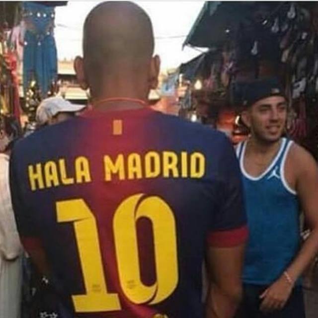 RemarksFootball's tweet photo. When you lose a bet.. http://t.co/tBAlekv1n4